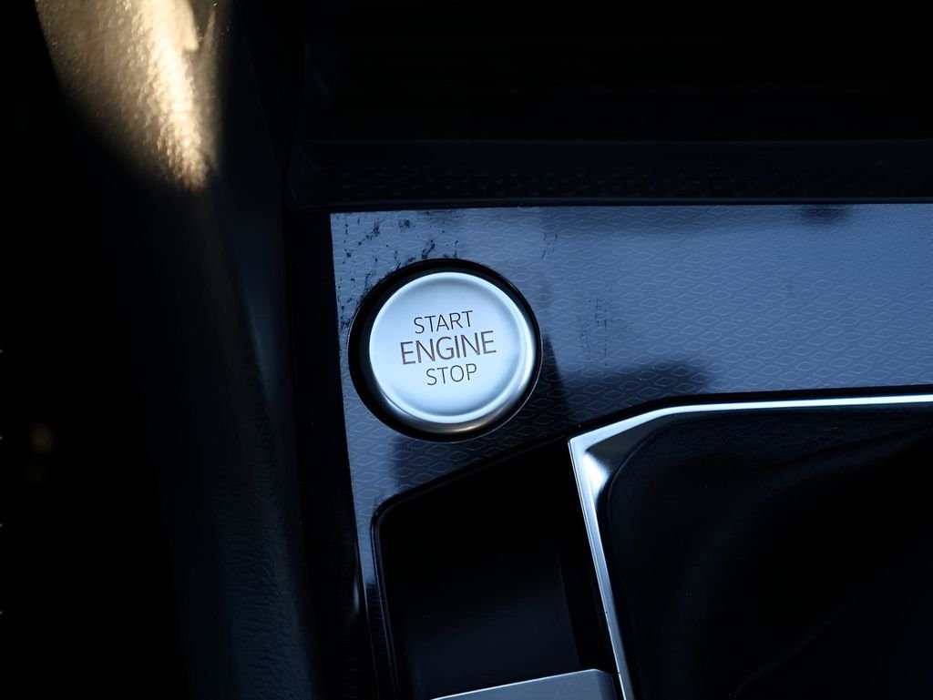 2025 Volkswagen Taos SE - Photo 30