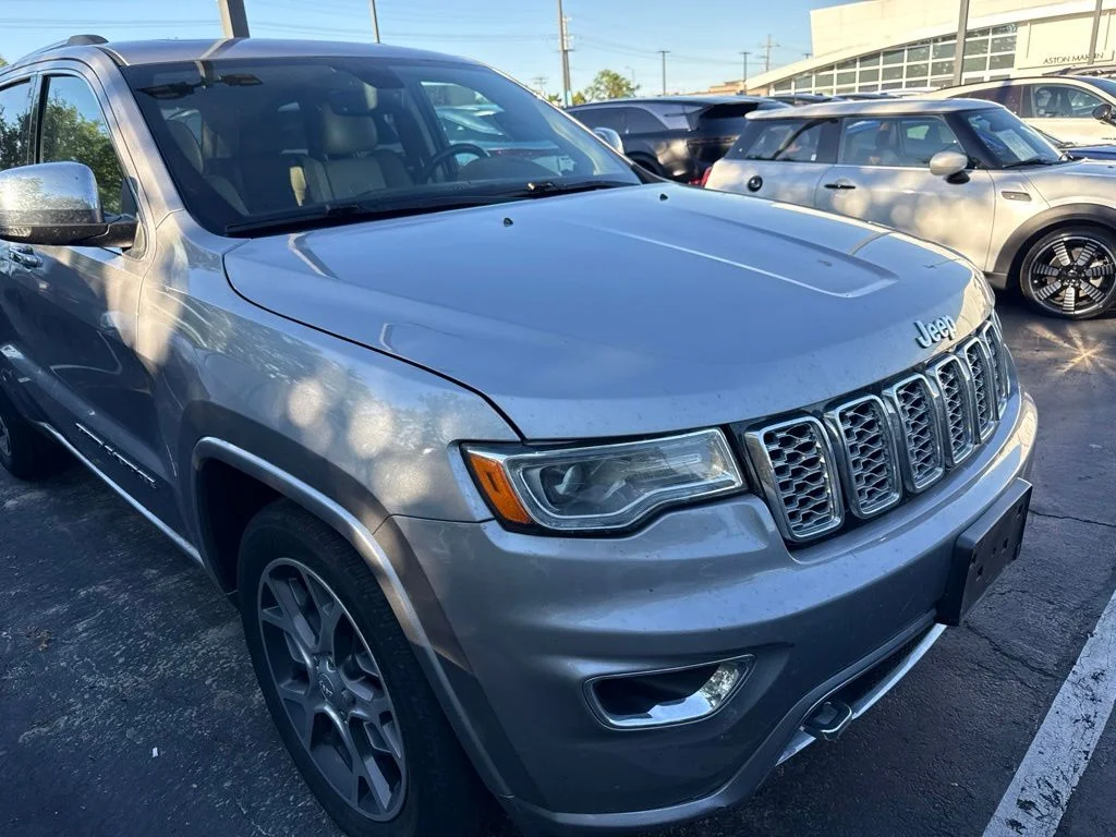 Used 2019 Billet Silver Metallic Jeep Overland image 5