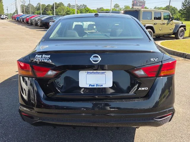 Used 2022 Black Nissan 2.5 SV image 11