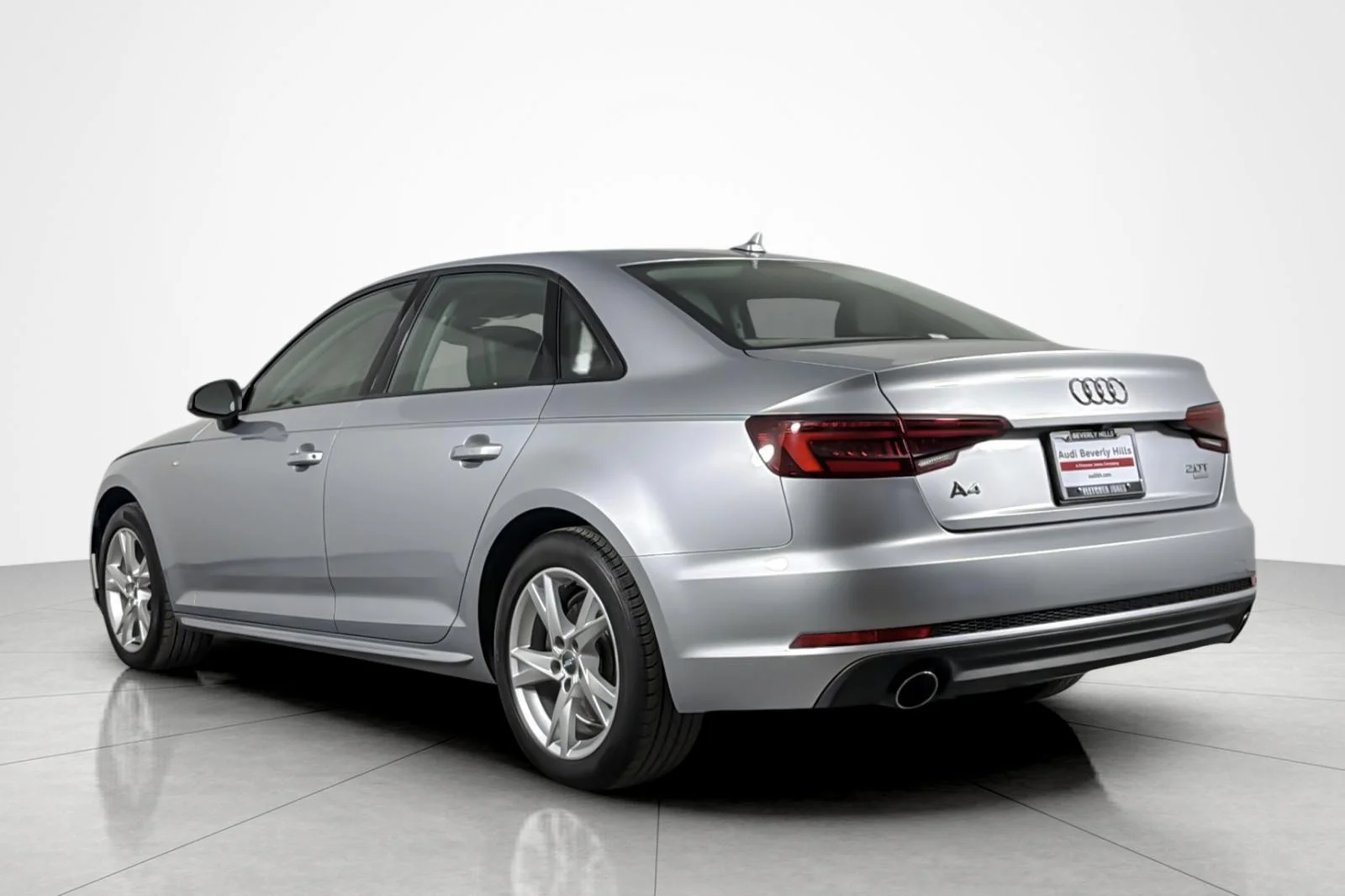 Used 2018 Florett Silver Metallic Audi 2.0 TFSI ultra Premium S Tronic FWD image 3