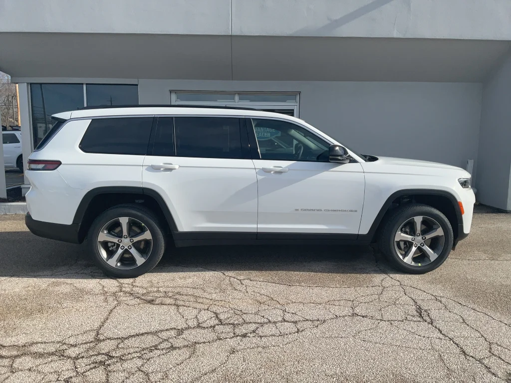 New 2026 Bright White Clearcoat Jeep Limited 4x4 image 4