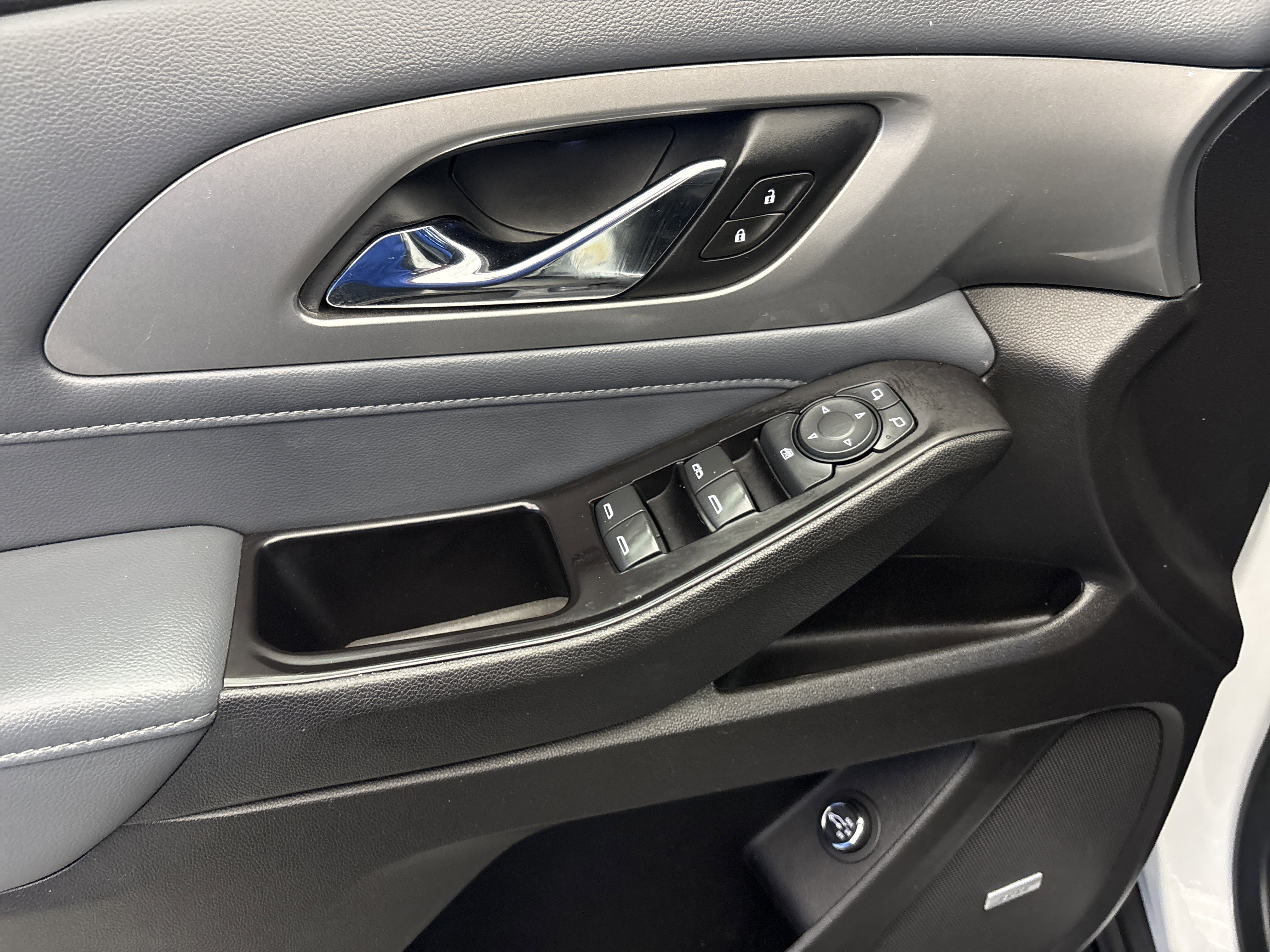 Used 2019 Summit White Chevrolet LT Leather image 10