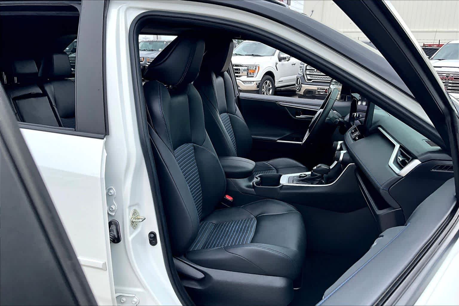 Used 2023 Wind Chill Pearl/Midnight Black Metallic Toyota Hybrid XSE image 9