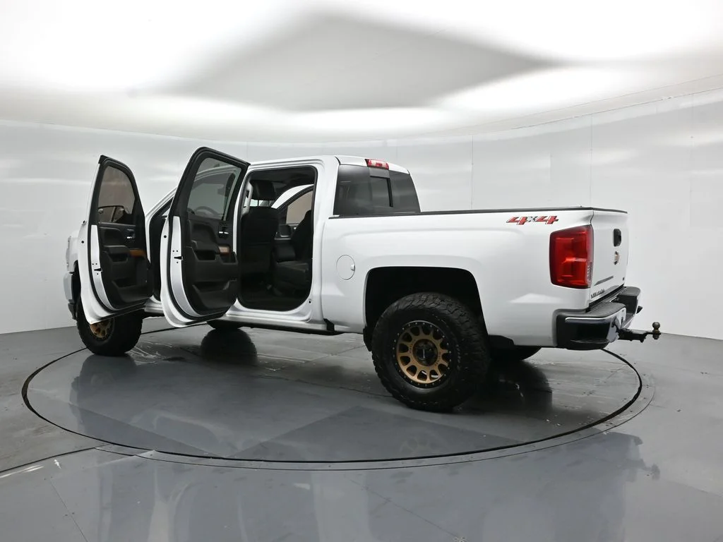 Used 2018 White Chevrolet LTZ image 31