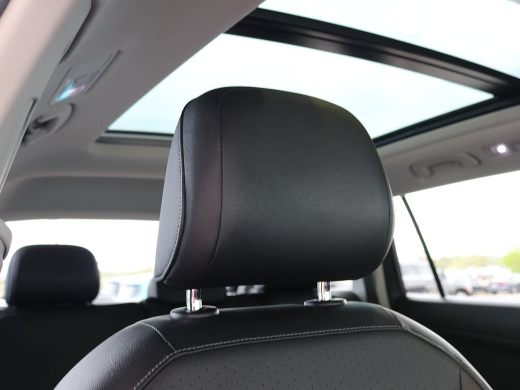 Used 2018 Gray Volkswagen 2.0T SEL image 42
