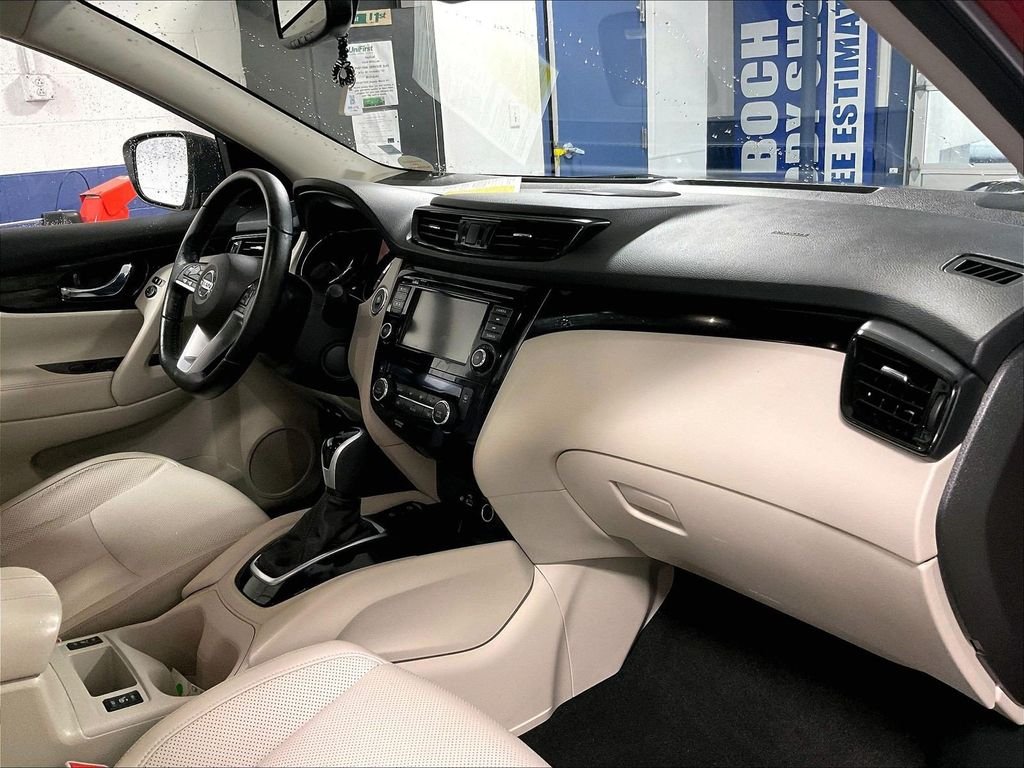 Used 2021 Red Nissan SL image 14