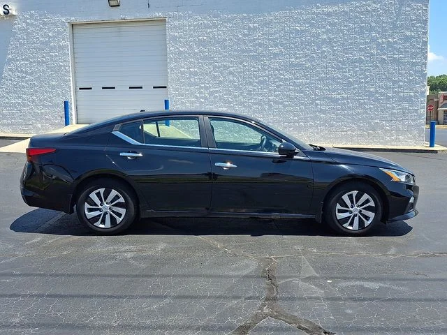 Used 2020 Black Nissan 2.5 S image 7