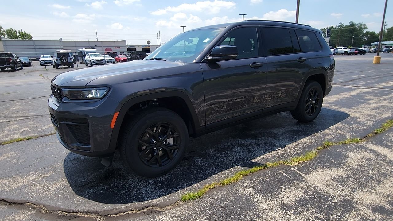 New 2026 Baltic Gray Metallic Clear-Coat Exterior Paint Jeep Altitude image 4
