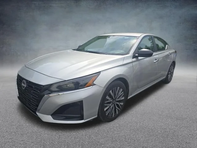 Used 2025 Silver Nissan 2.5 SV image 4