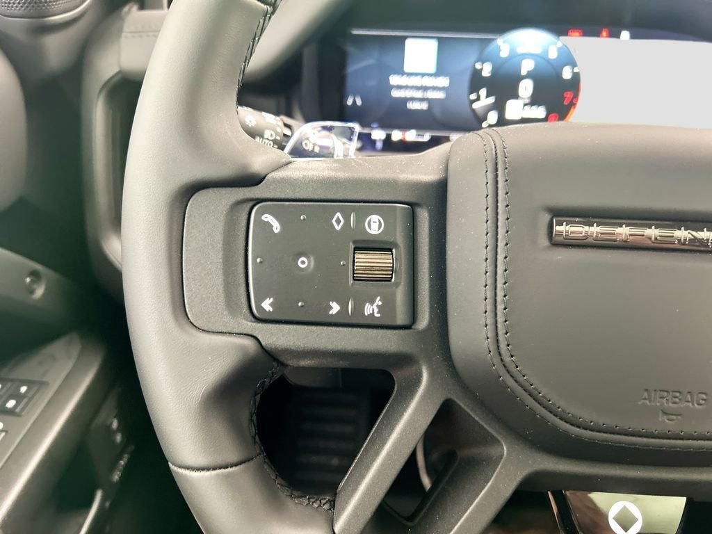 New 2026 Narvik Black Land Rover OCTA image 11