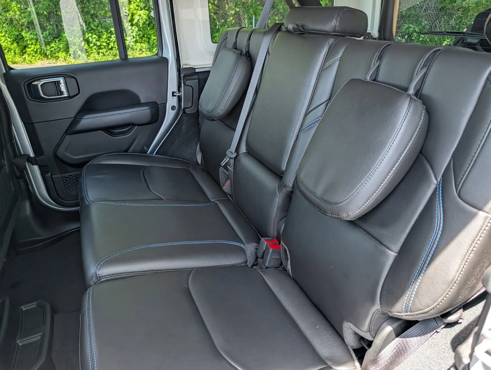 Used 2023 Silver Jeep Rubicon 4x4 image 23