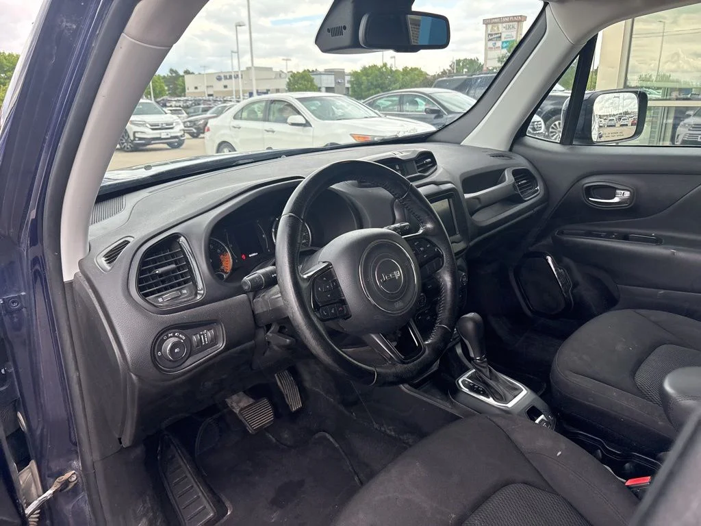 Used 2018 Blue Jeep Latitude image 10