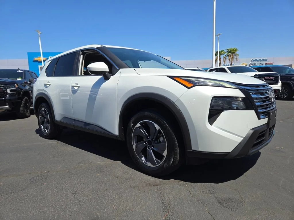 Used 2025 Everest White Pea Nissan SV image 1