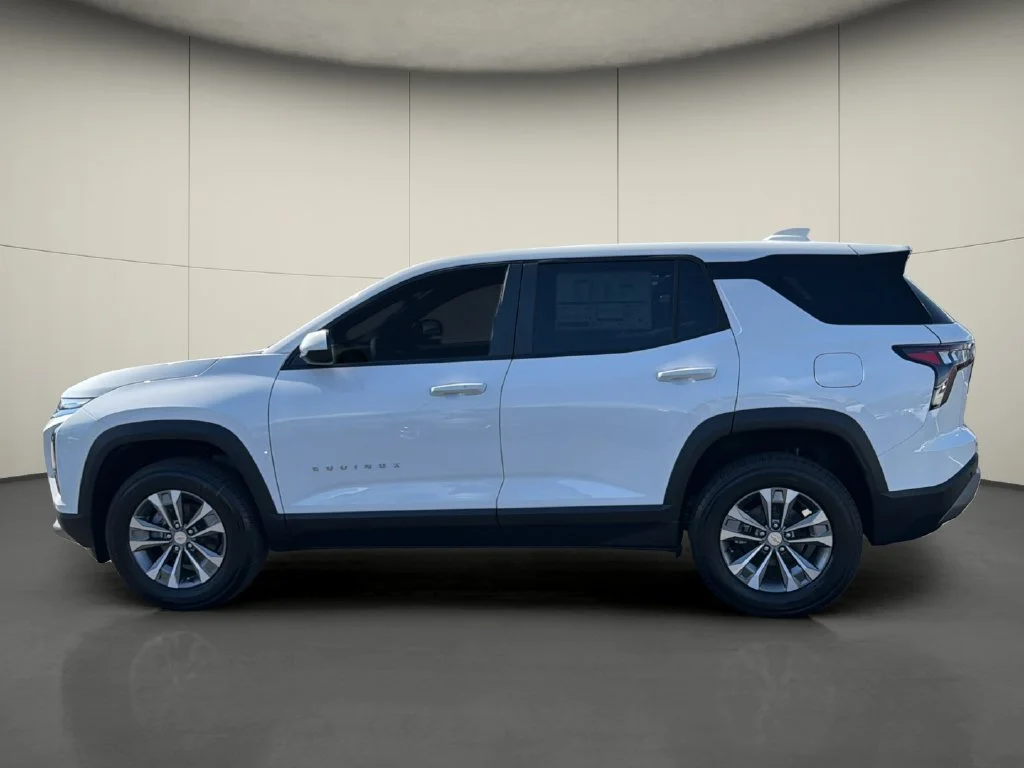 New 2027 Summit White Chevrolet LT image 4