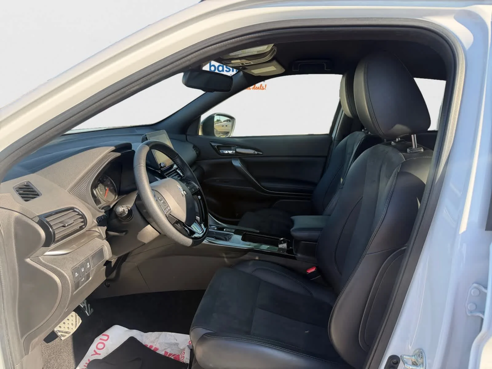 Used 2025 White Diamond Mitsubishi Black Edition image 11