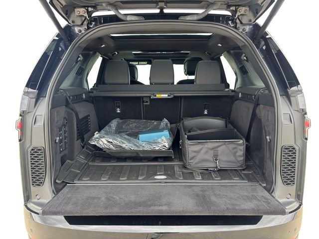 Used 2025 Blue Land Rover Dynamic SE image 18