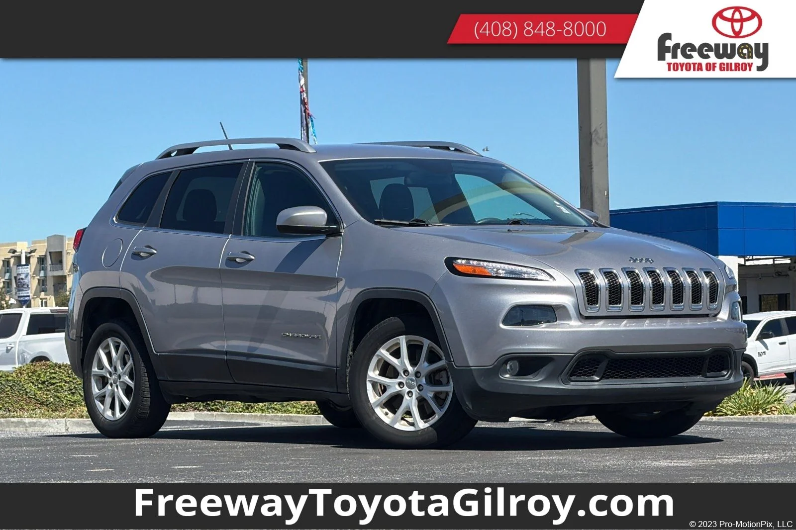Used 2018 Silver Jeep Latitude image 1