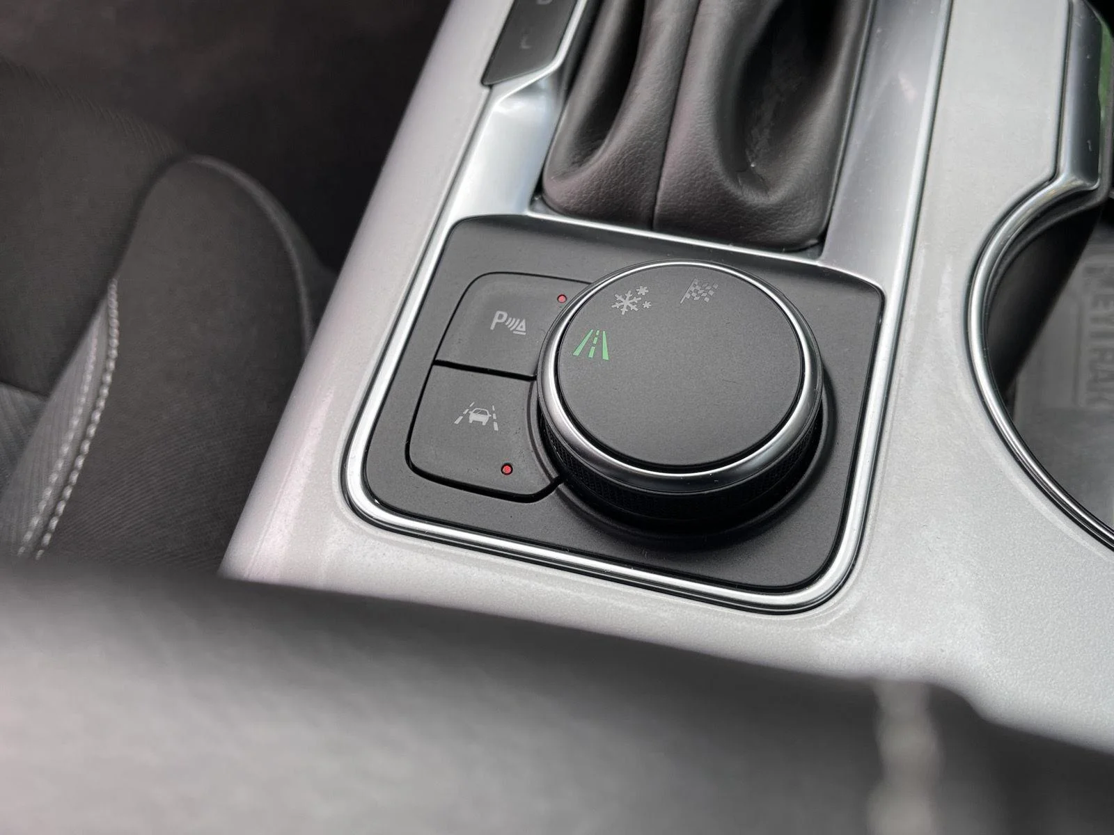 Used 2024 Sterling Gray Metallic Chevrolet LT image 28