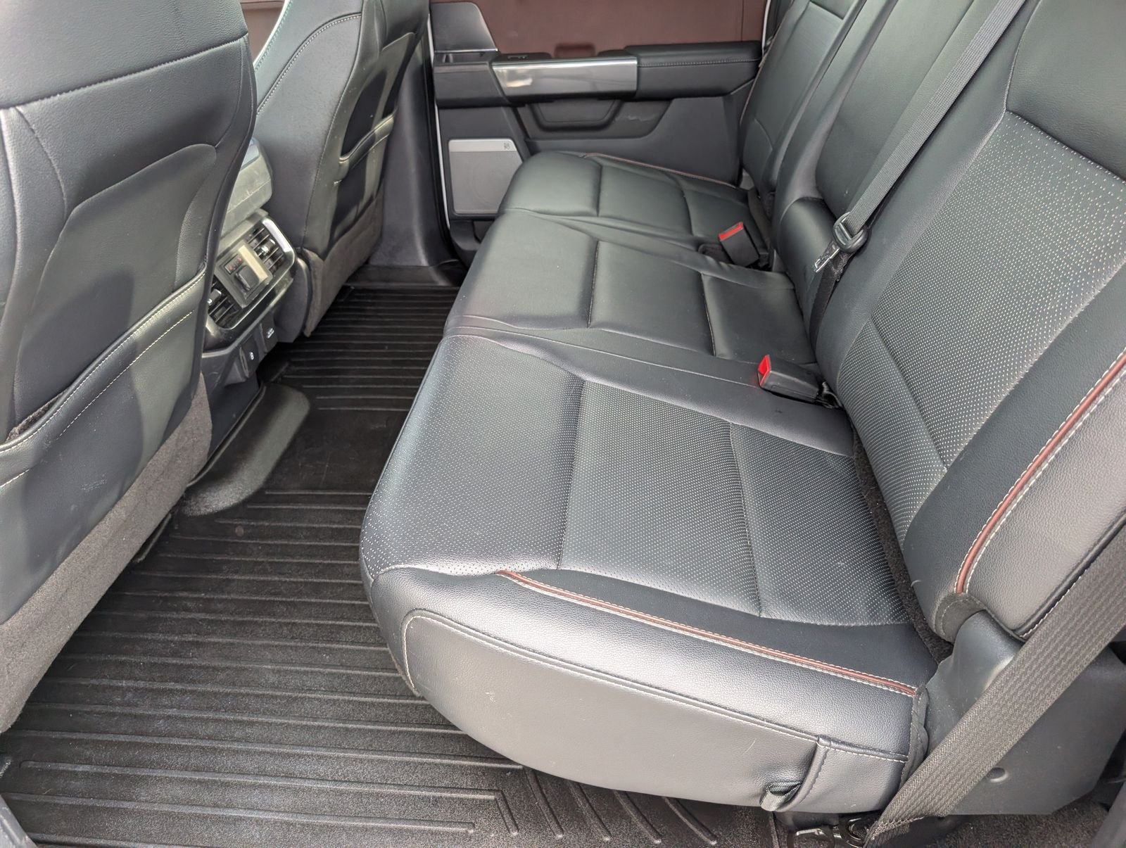 Used 2022 Oxford White Ford Lariat image 33