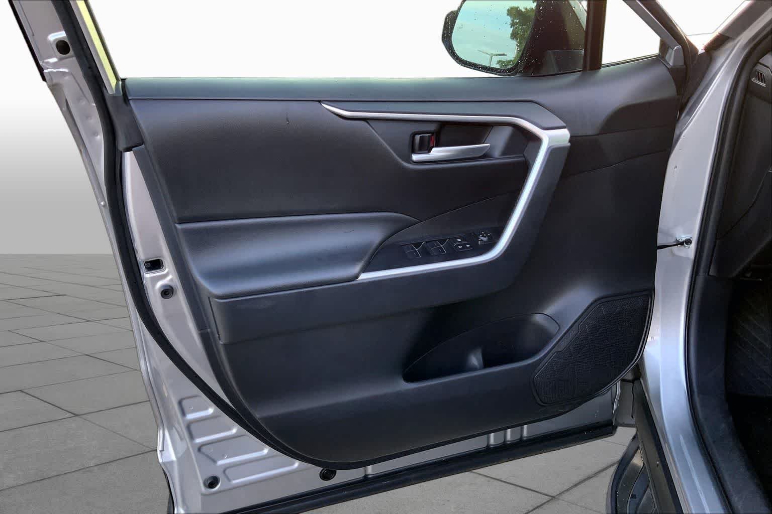 Used 2024 Silver Sky Metallic Toyota XLE Premium image 36