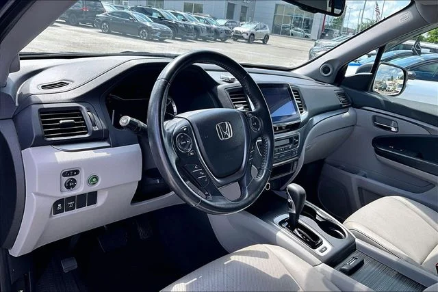 Used 2017  Honda RTL-T image 14