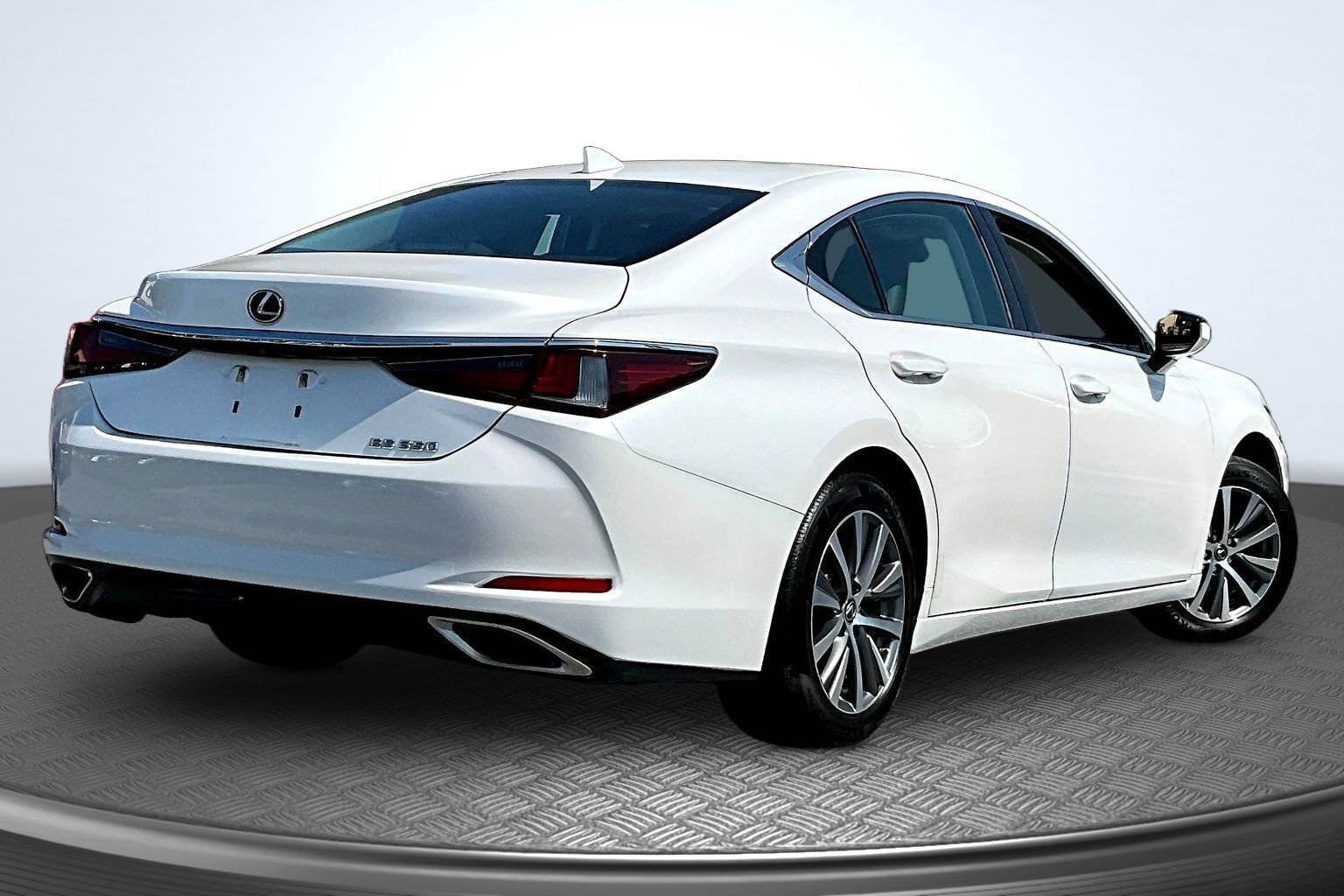 Used 2019 White Lexus 350 image 7