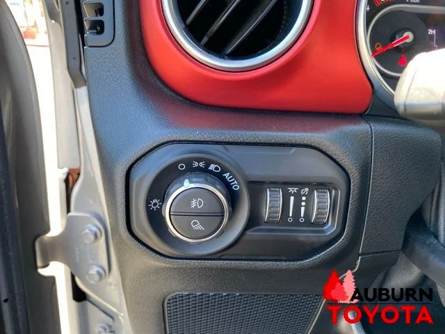 Used 2021 Silver Jeep Rubicon image 33