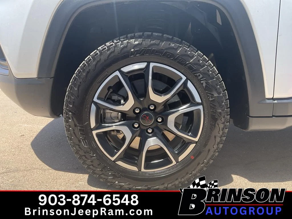 Used 2025 Silver Zynith Metallic Clearcoat Jeep Trailhawk image 14