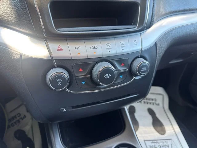 Used 2016 White Dodge Crossroad image 20