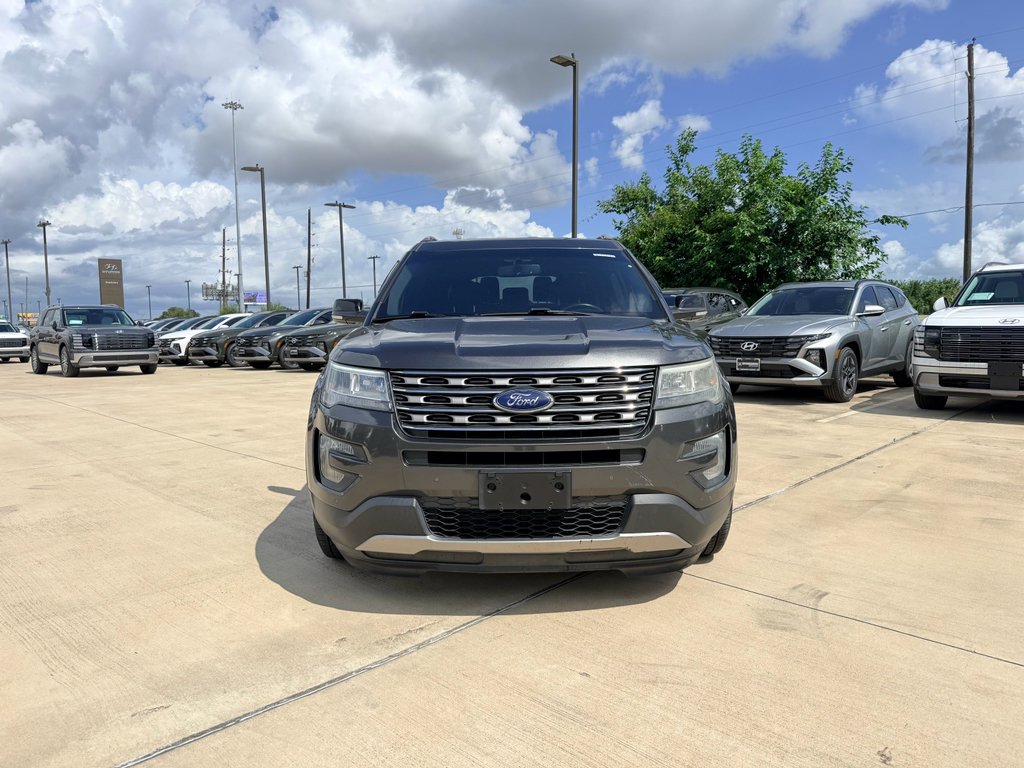 Used 2016 Magnetic Metallic Ford XLT image 3