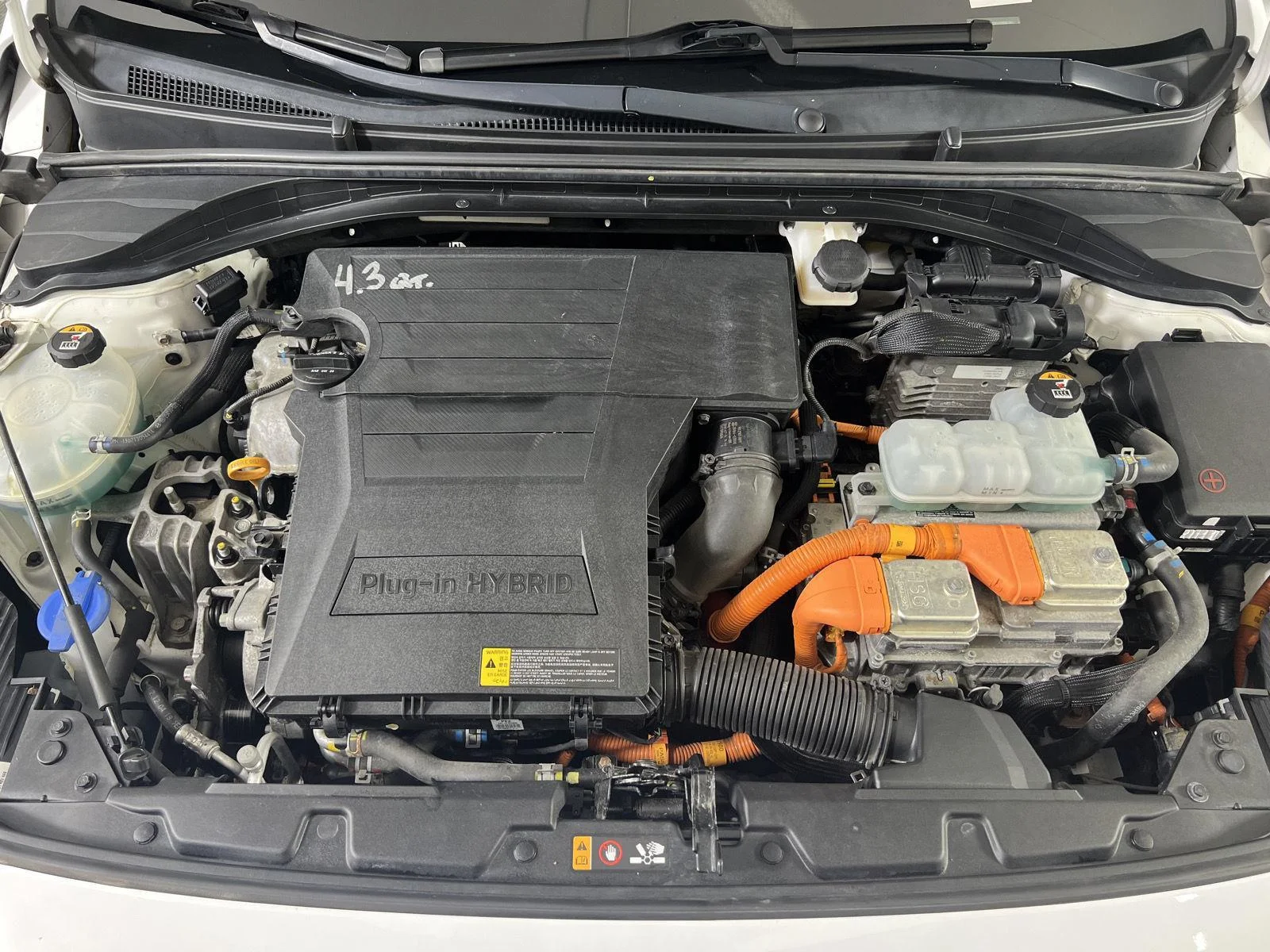 Used 2019 Ceramic White Hyundai Limited image 25