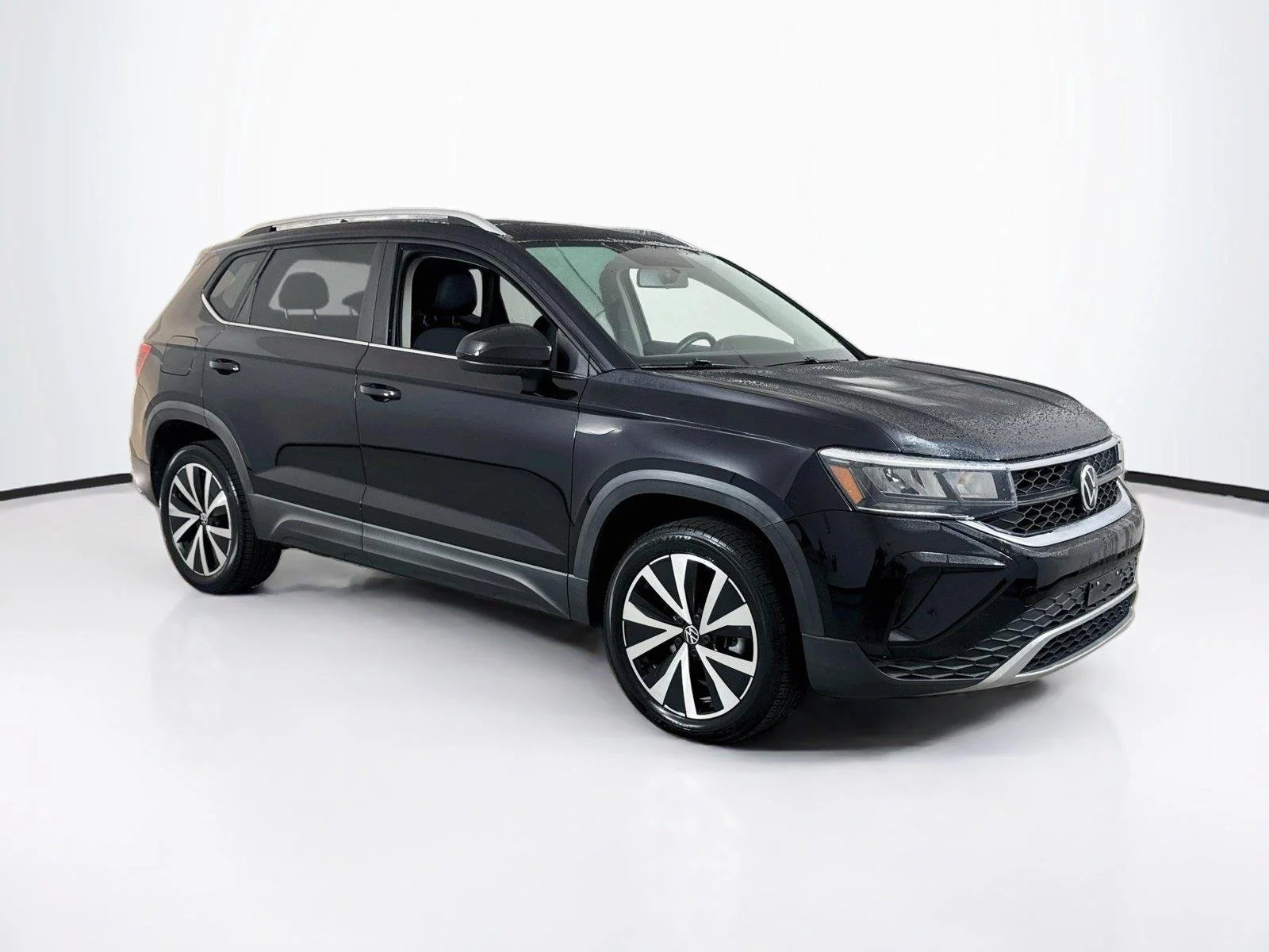 Used 2022 Deep Black Pearl Volkswagen SE image 6