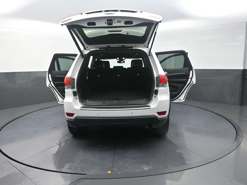 Used 2018 White Jeep Limited image 9