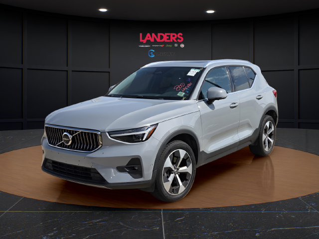2024 Volvo XC40 B5 Plus Bright Theme