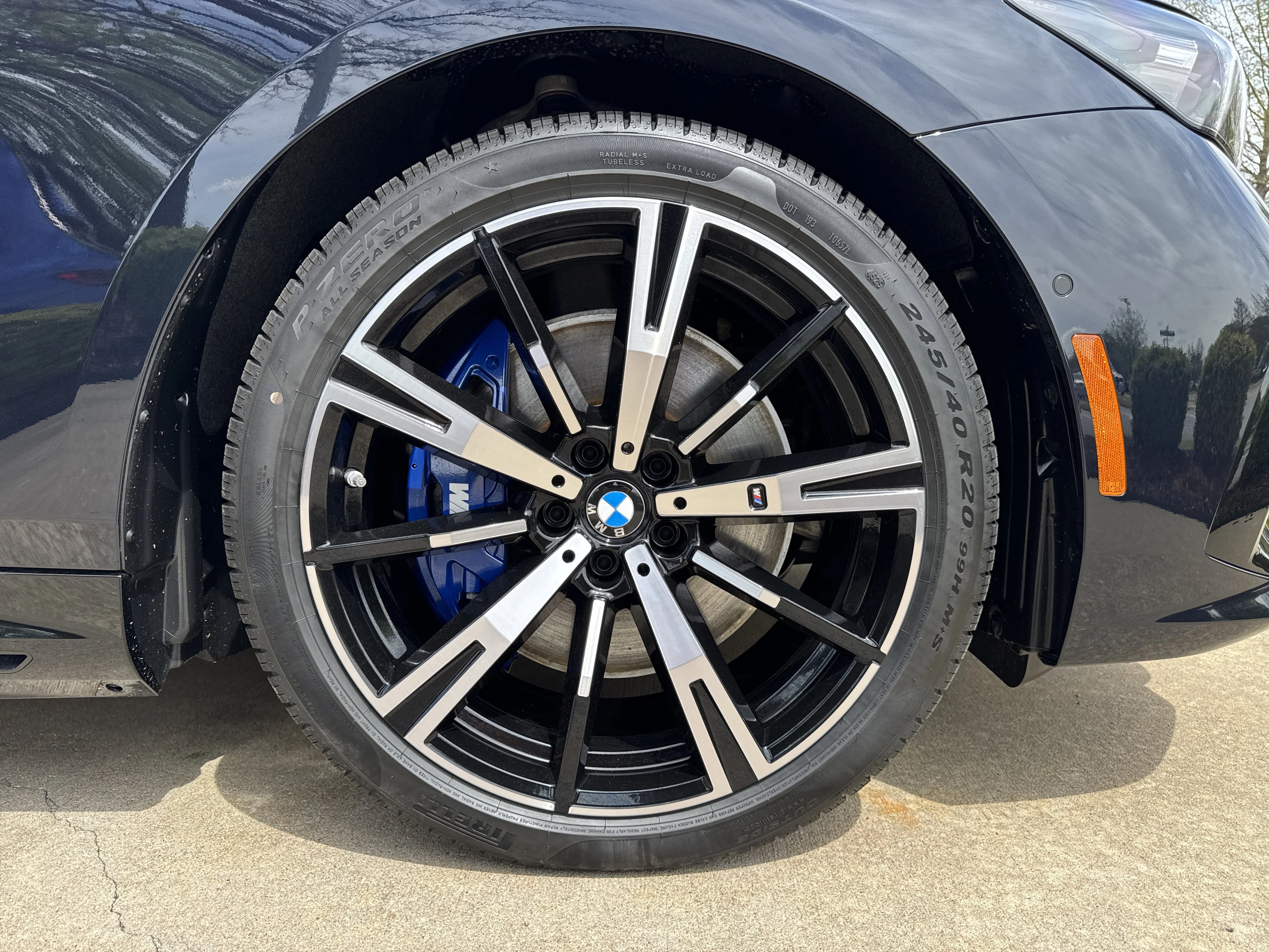 New 2026 CARBON BLACK BMW 550e xDrive image 29