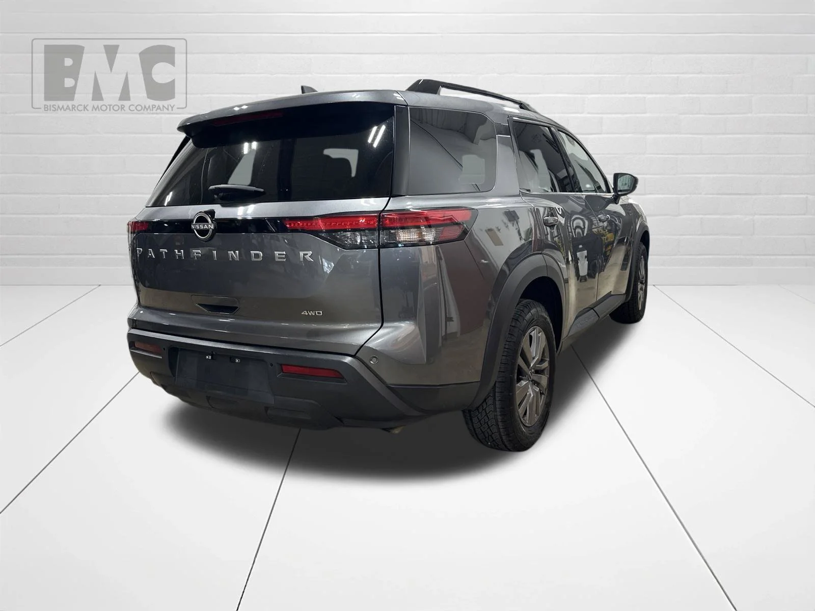 Used 2025 Gray Nissan SV image 3