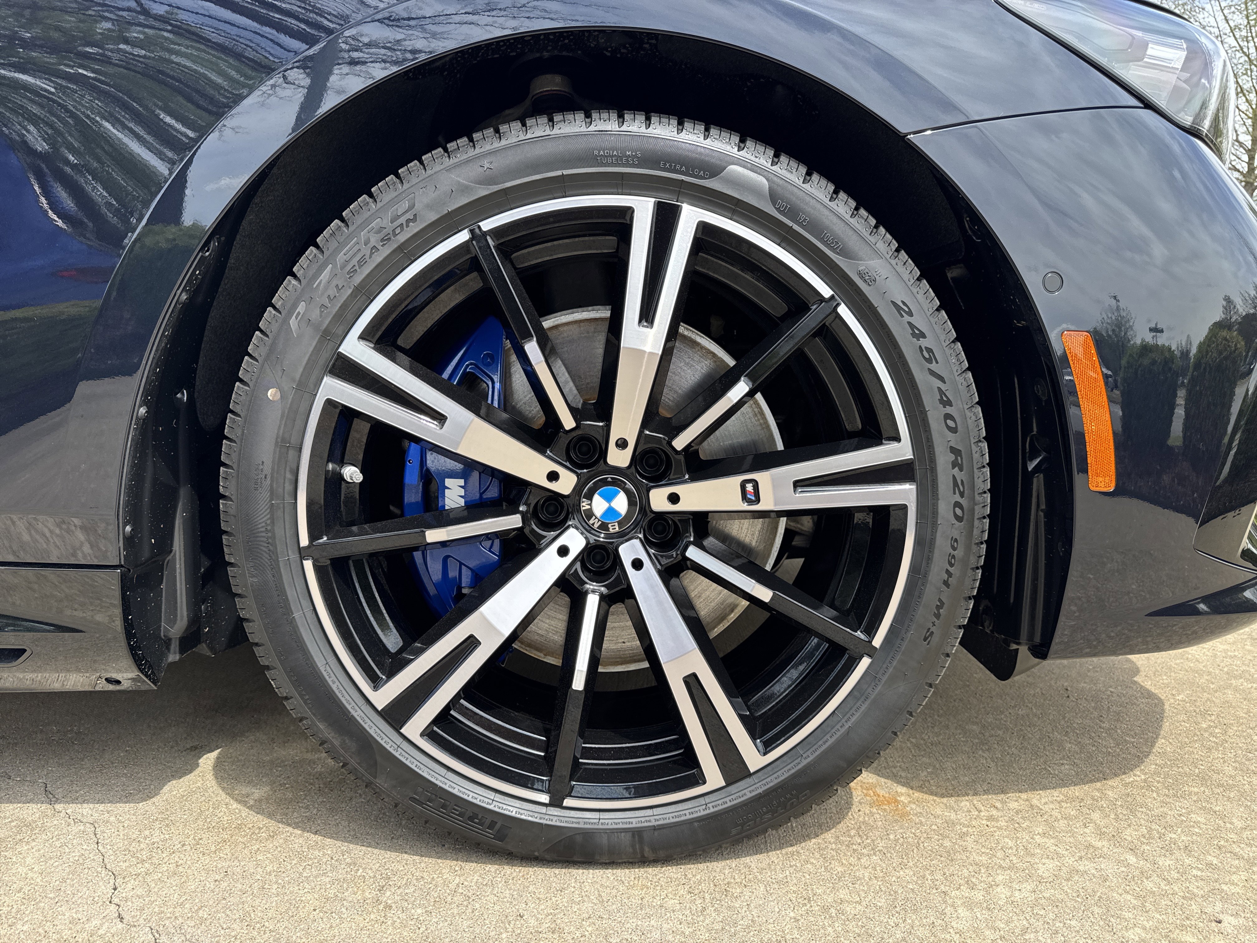 New 2026 CARBON BLACK BMW 550e xDrive image 29