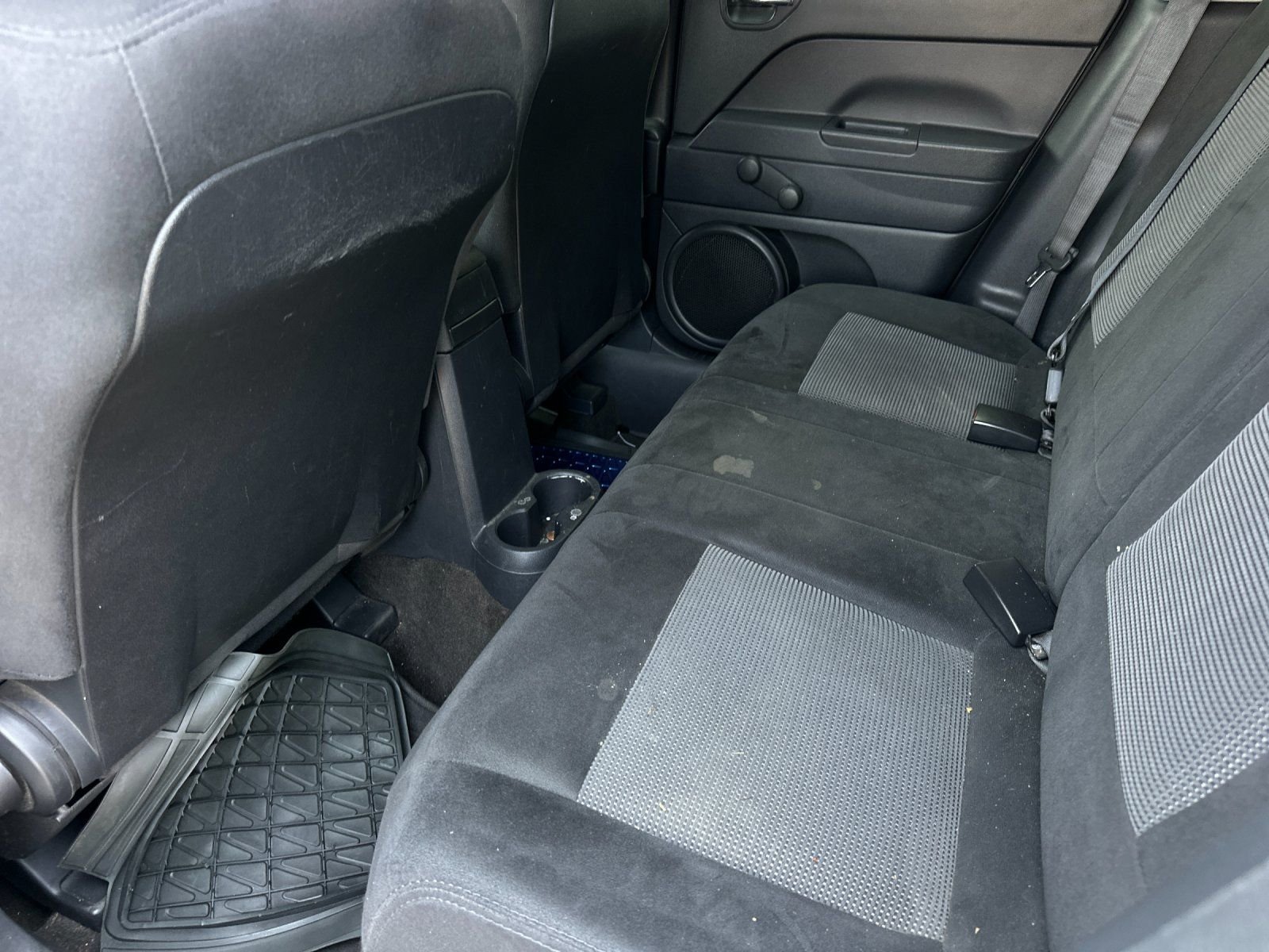 Used 2015 True Blue Pearlcoat Jeep Sport image 11