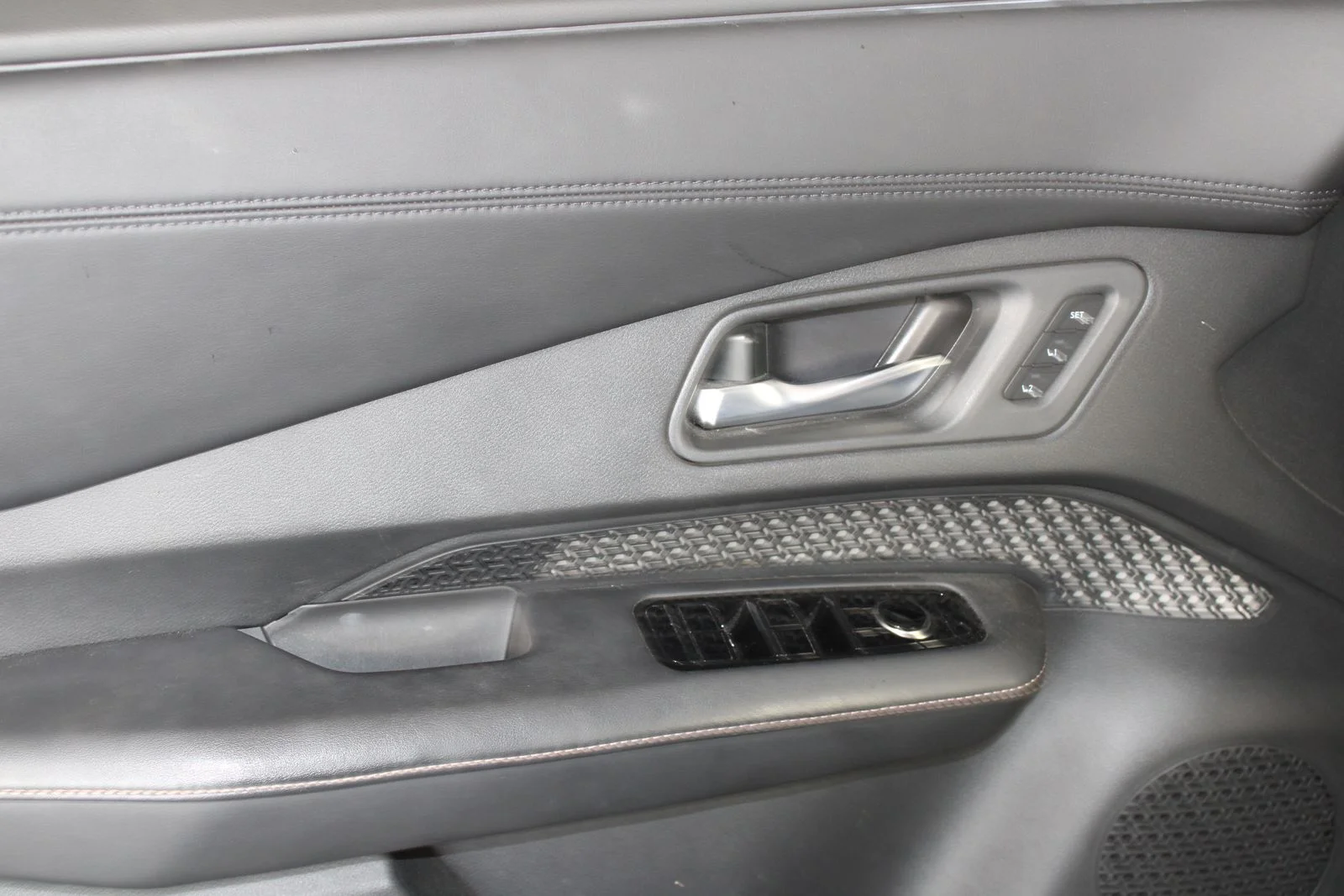 Used 2023 Gray Nissan ENGAGE image 13