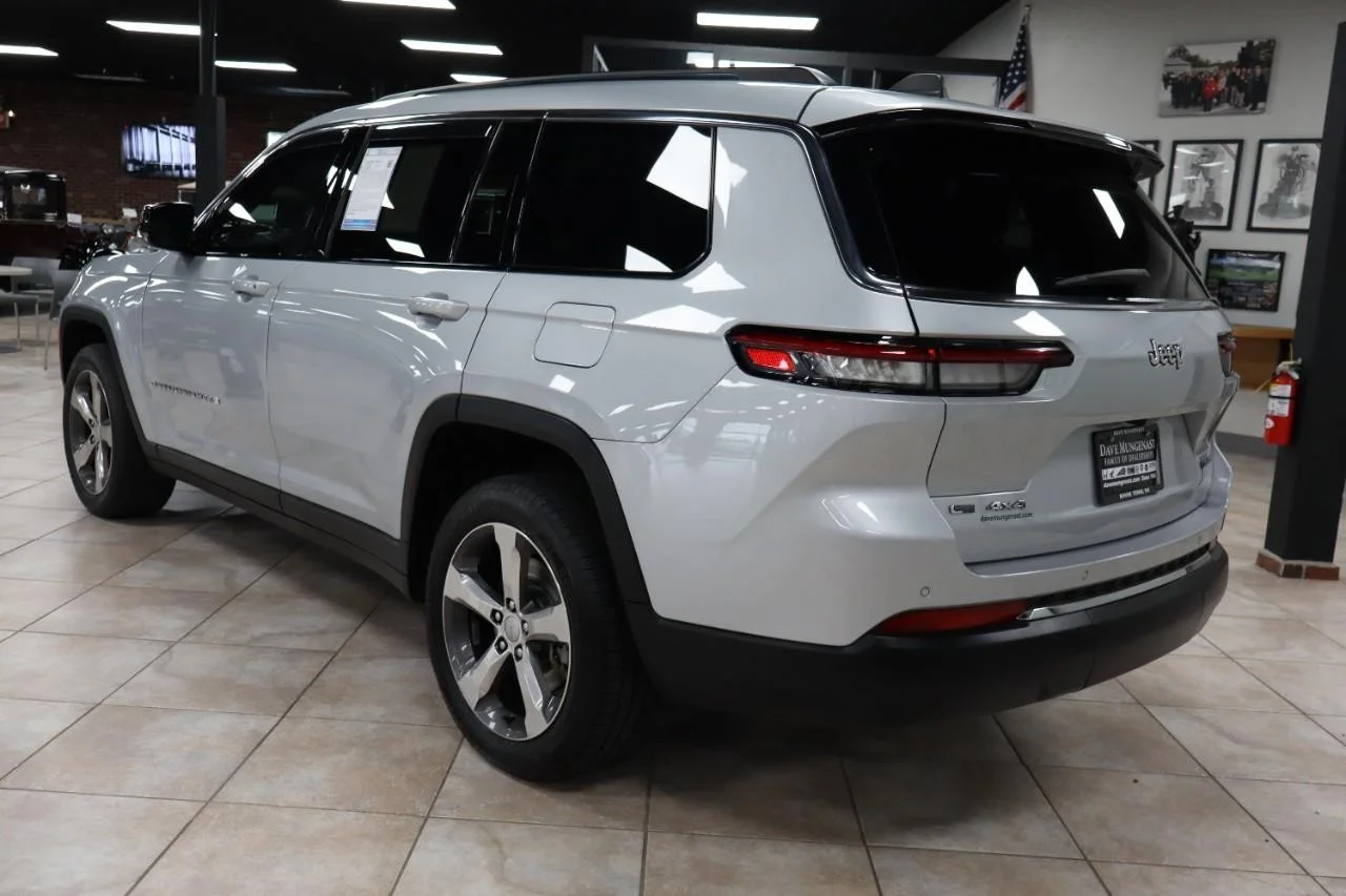 Used 2021 Silver Zynith Jeep Limited image 3