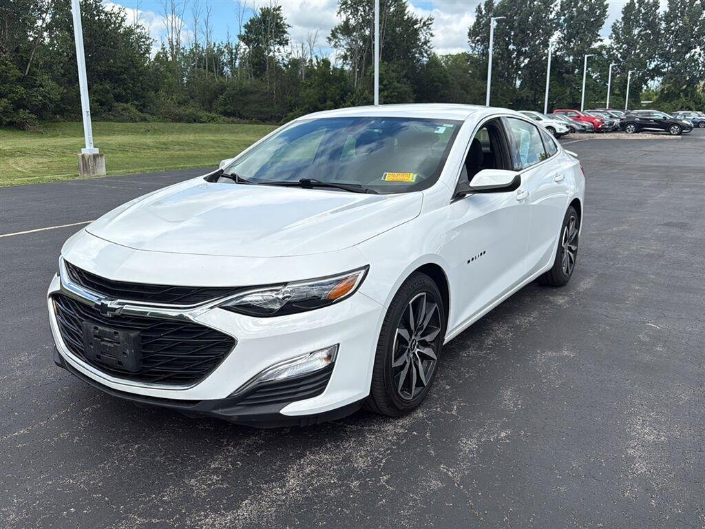 Used 2021 Summit White Chevrolet RS image 12