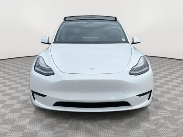 Used 2020 White Tesla Long Range image 2