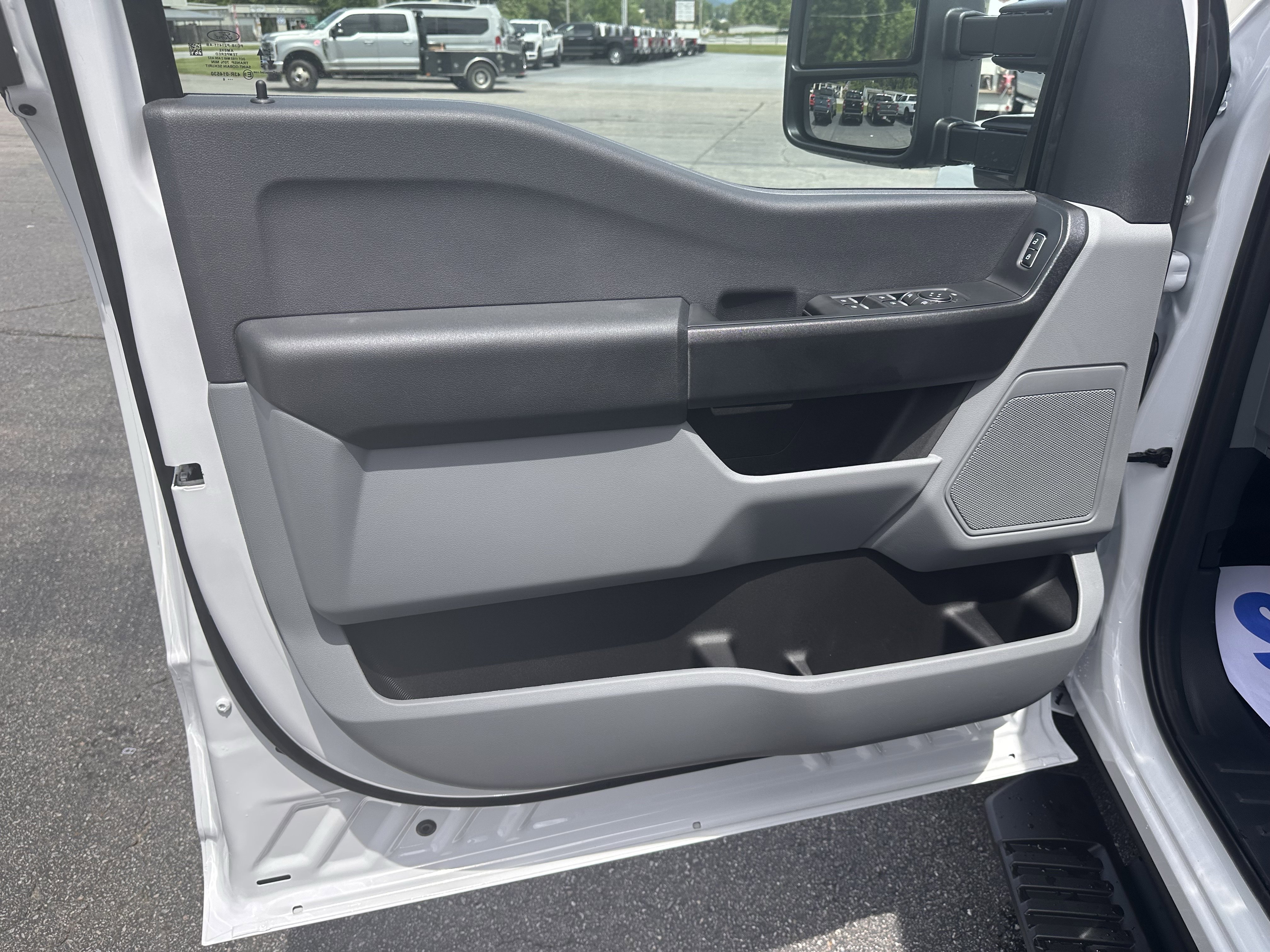 New 2026 Oxford White Ford F-250® XL image 10