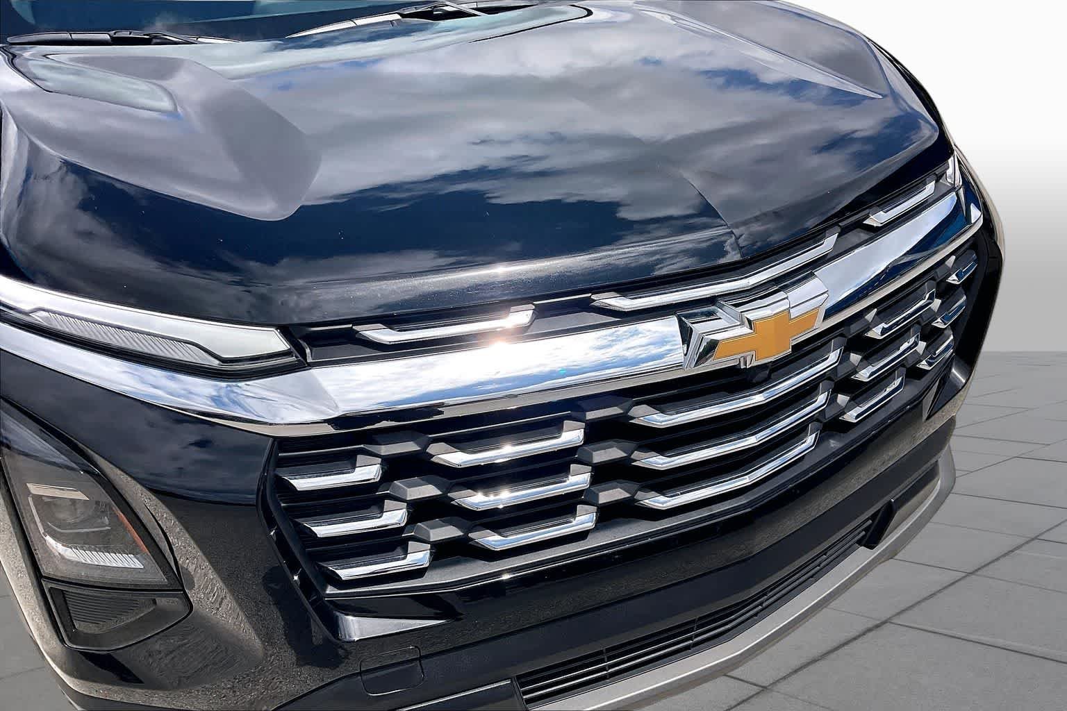 Used 2026 Mosaic Black Metallic Chevrolet FWD LT image 30