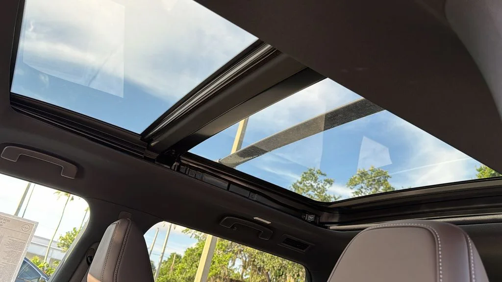 New 2026 Everest White TriCoat Nissan Platinum Reserve image 17