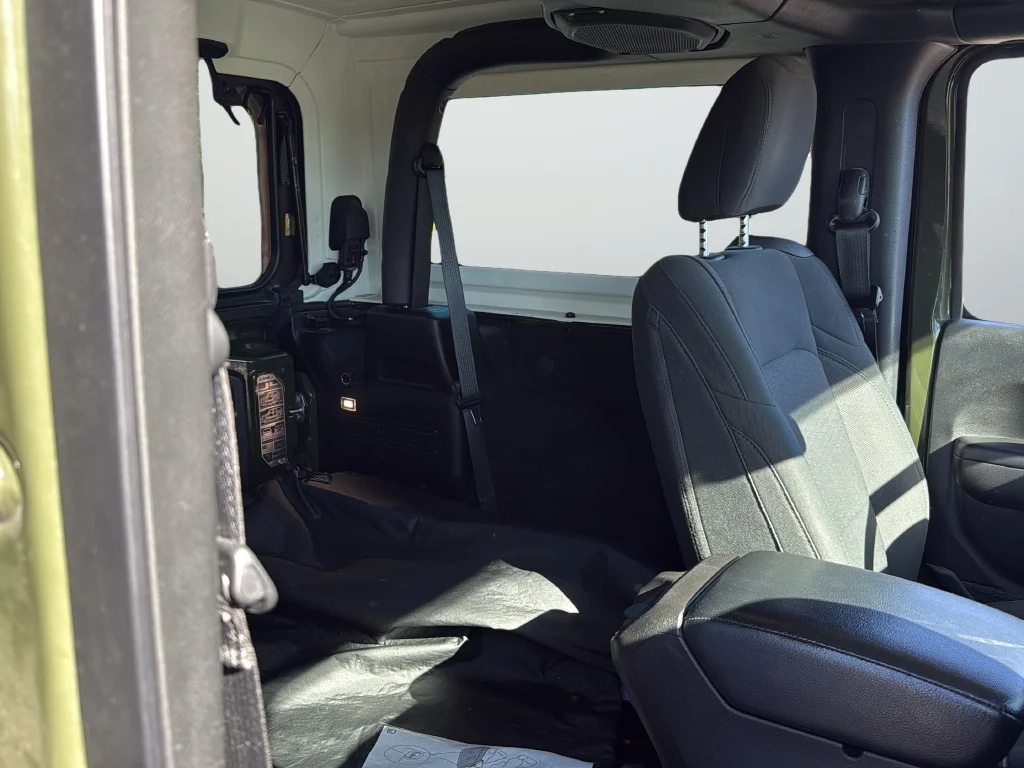 Used 2021 Green Jeep Sport S image 32