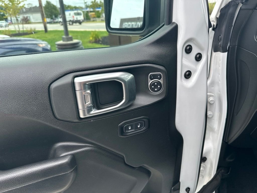 Used 2025 White Jeep Rubicon image 10