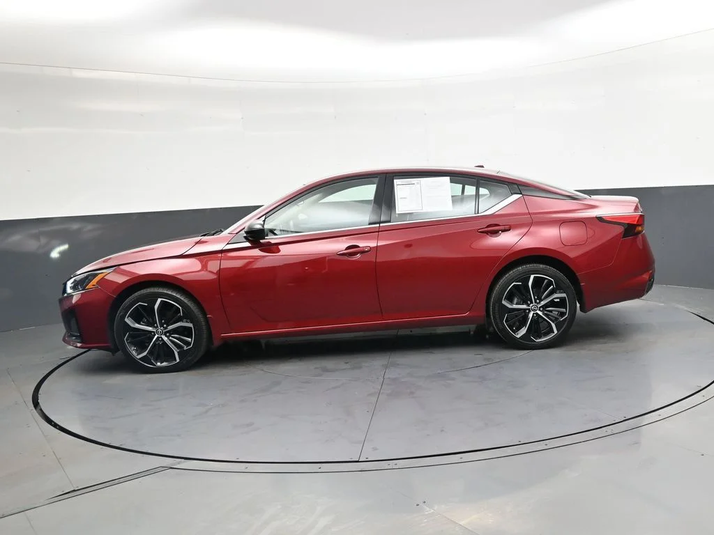 Used 2025 Red Nissan 2.5 SR image 12