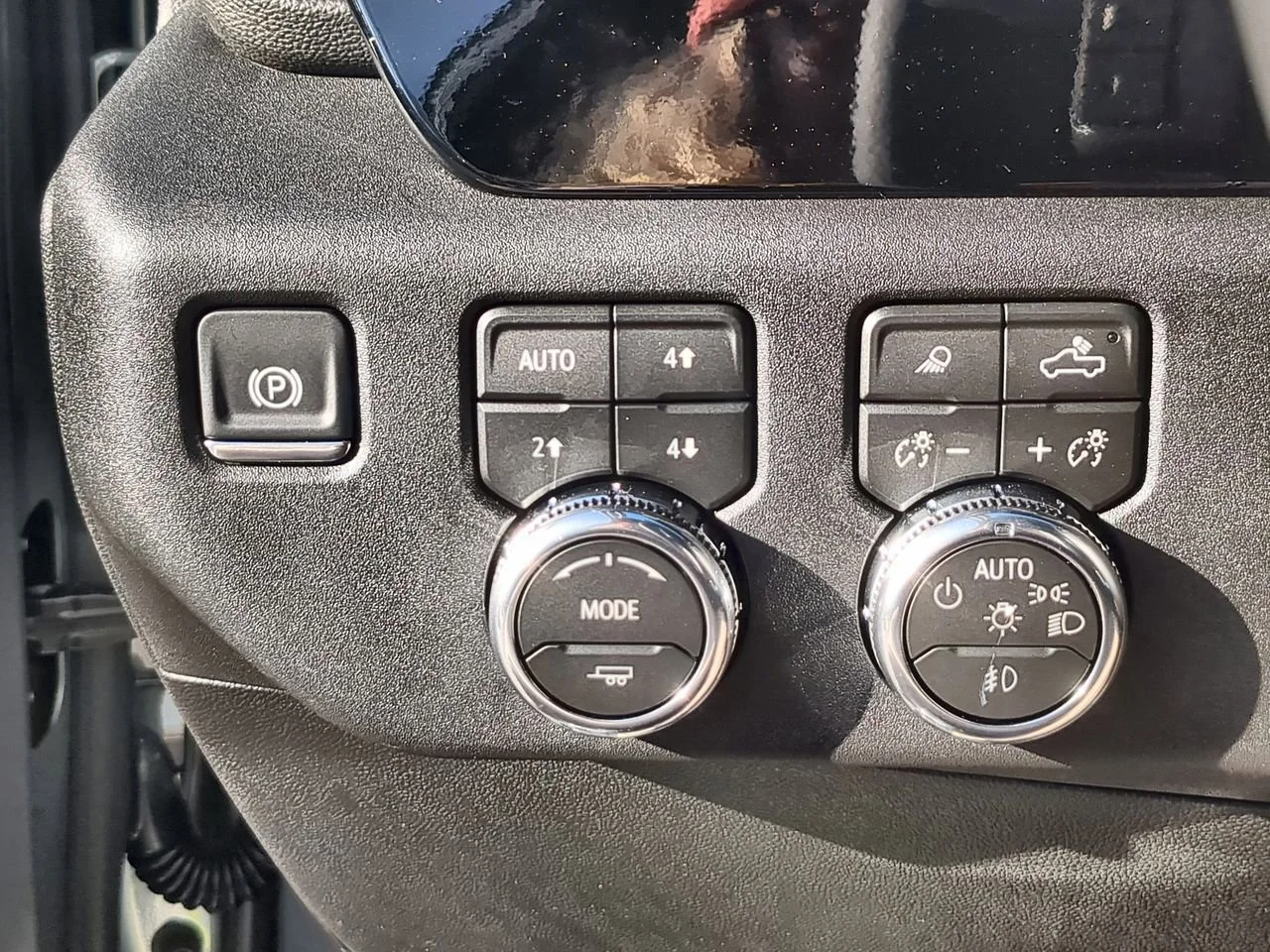 New 2026 Sterling Metallic GMC Elevation image 18