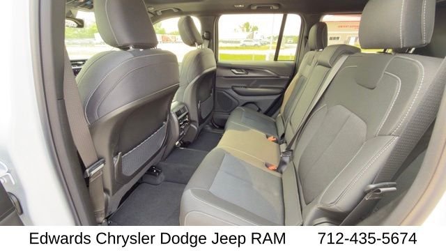 New 2026 Bright White Clear-Coat Exterior Paint Jeep Laredo X image 21